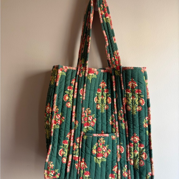 Quilted Green Floral Tote Bag - Stylish Everyday Carry - Picture 3 of 7